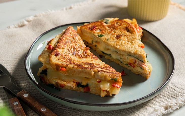 Brødomelett på Lantgoda, røkt skinke og grønnsaker - Oppskrifter | Pågen